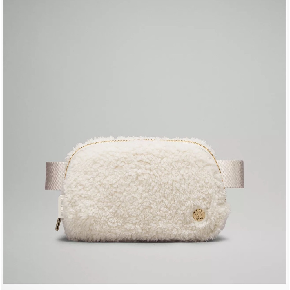 NWOT Lululemon Everywhere Belt Bag